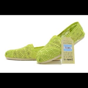 Toms Crochet Classics - Neon Lime Green Size 7